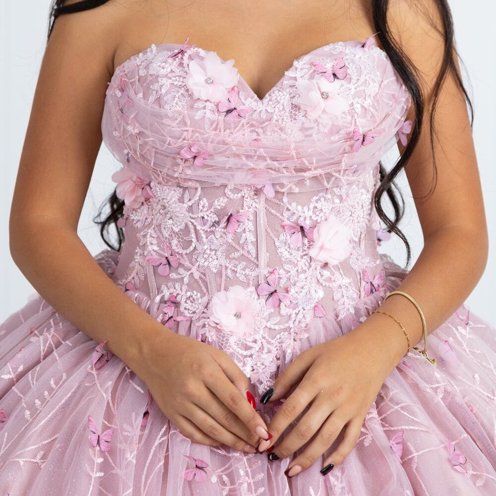 Fernanda - Picture 2 of 5